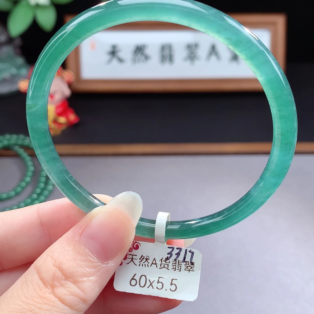 未镶嵌手镯（圆镯）翡翠