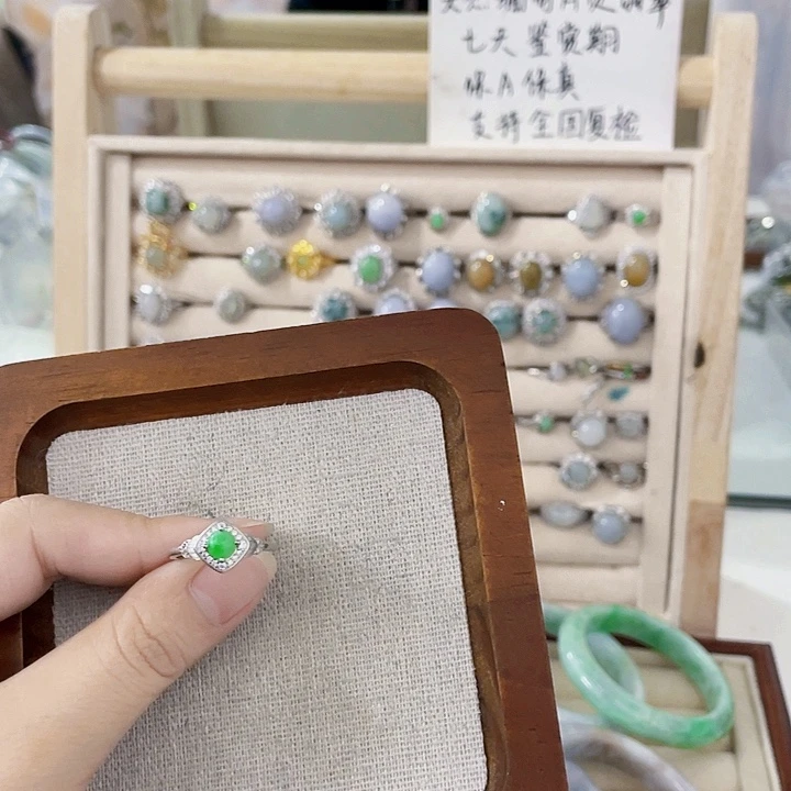 翡翠未镶嵌颈饰天然翡翠Ａ货