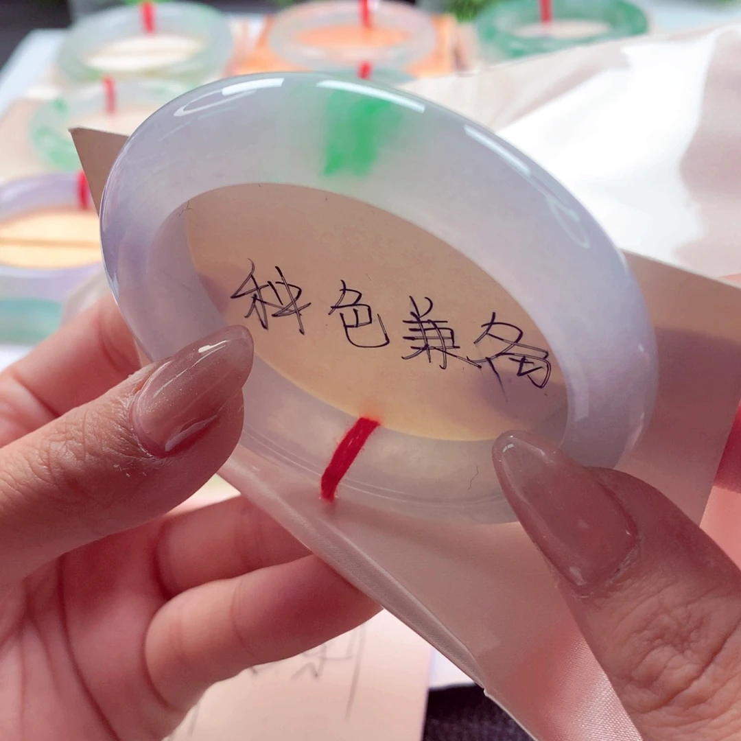 翡翠未镶嵌手镯师妹56.8白底一抹翠超值捡漏