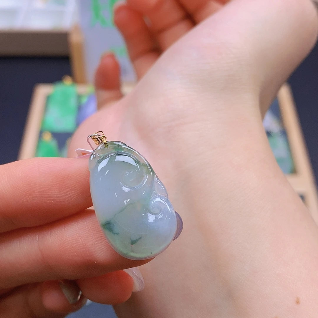 翡翠18K金镶嵌颈饰翡翠