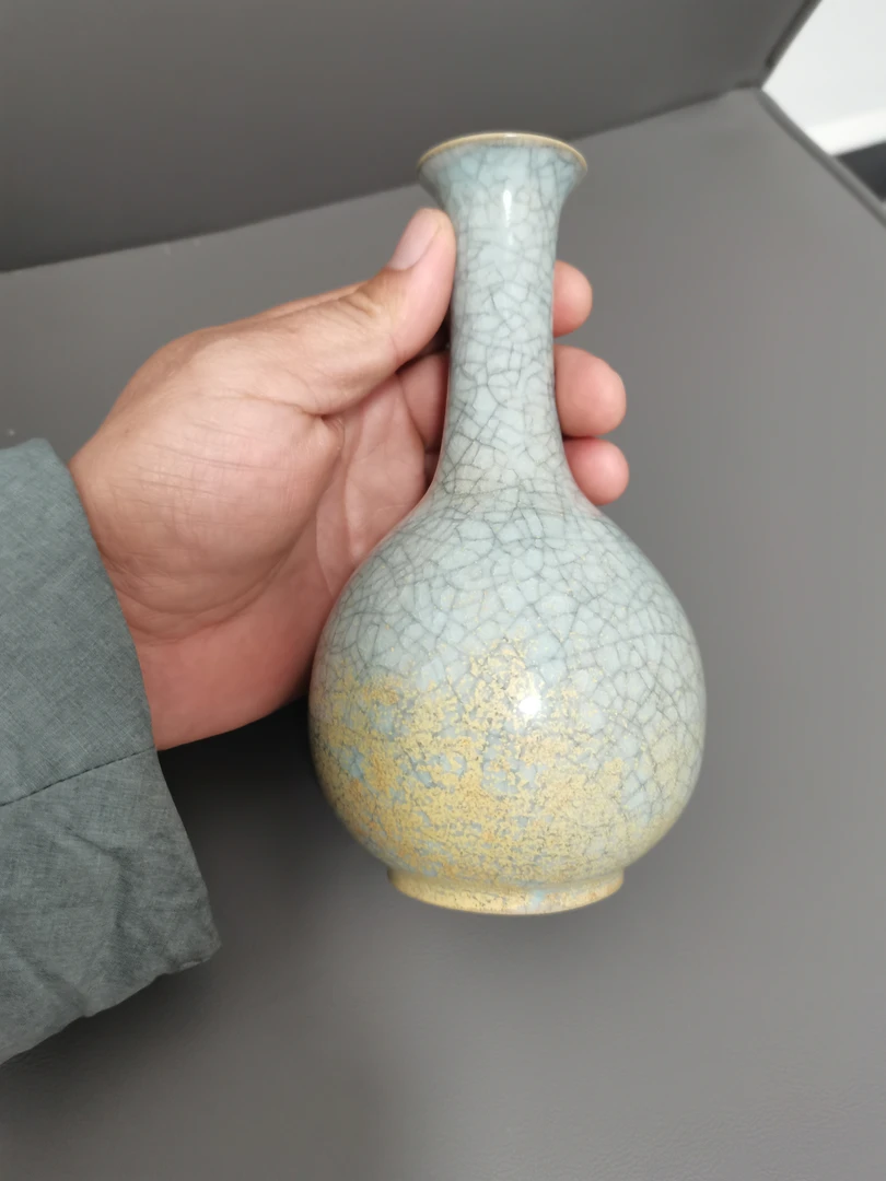 虾青釉长颈小赏瓶