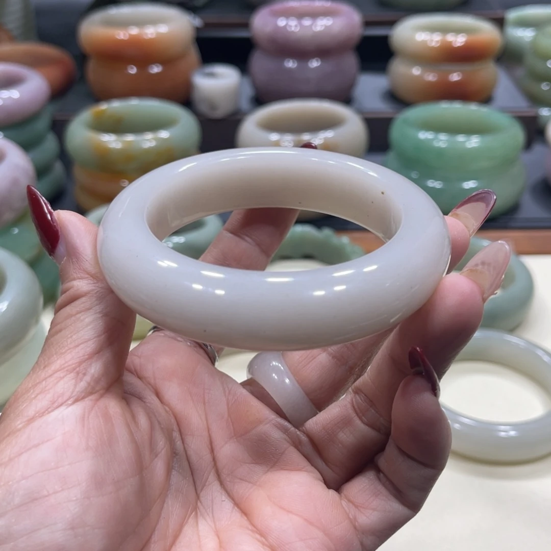 未镶嵌手镯石英岩玉