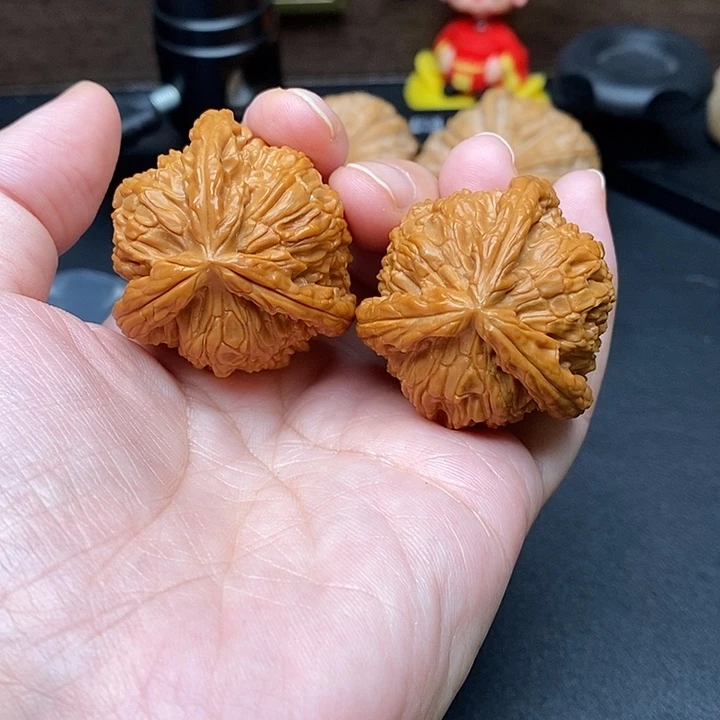 山***郎文玩核桃把件白奔