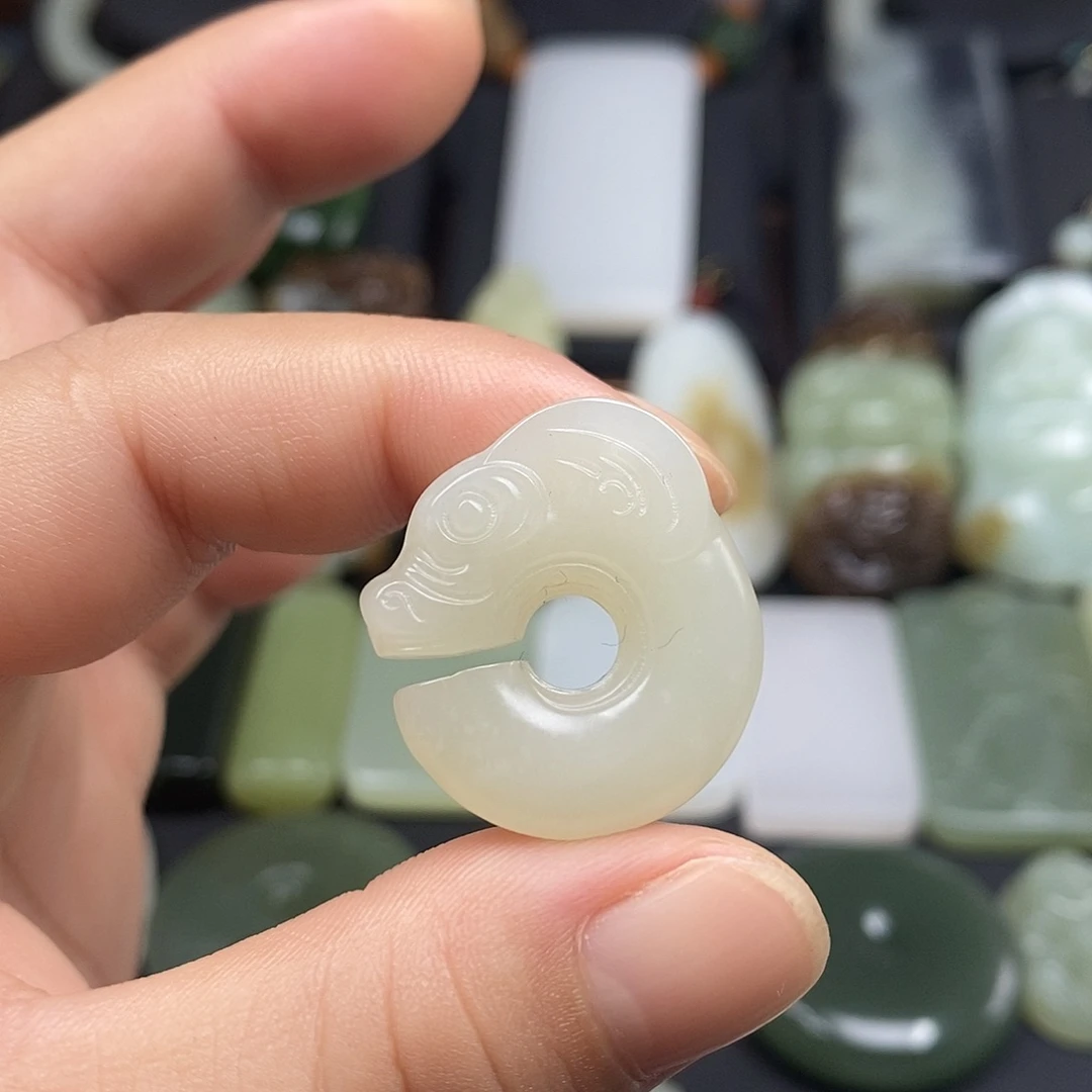 和田玉未镶嵌颈饰