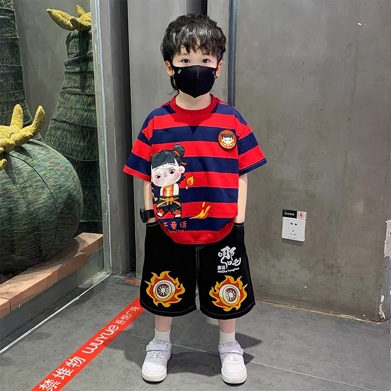 哪吒衣服2025新款儿童夏季时髦休闲条纹男宝短袖短裤男童夏装套装