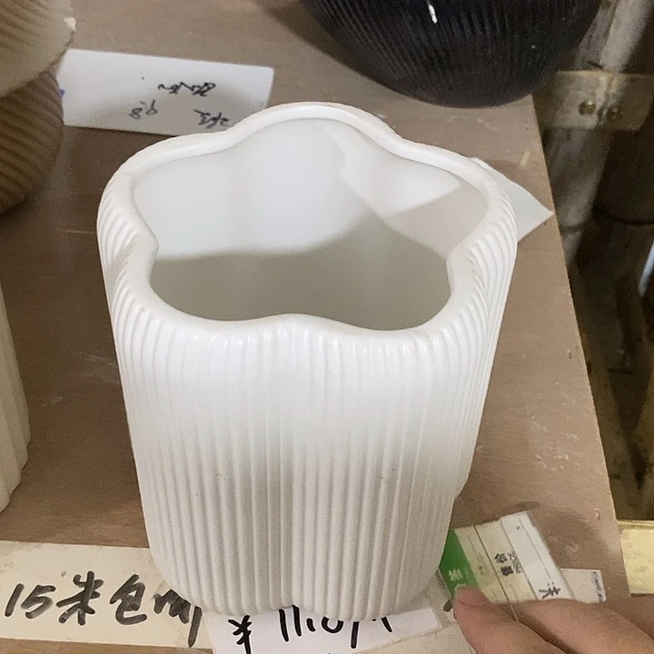 紫砂花盆多肉瑕疵盆有孔。