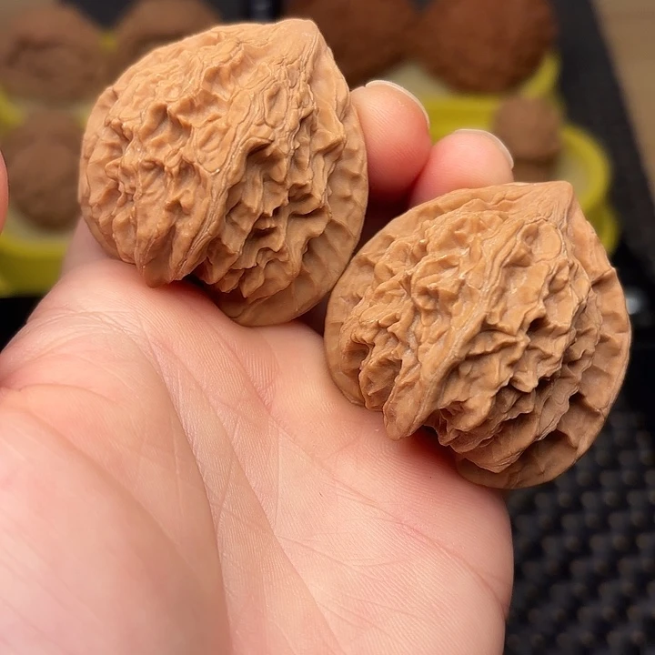 文玩核桃吊坠43野生灯笼狮子头