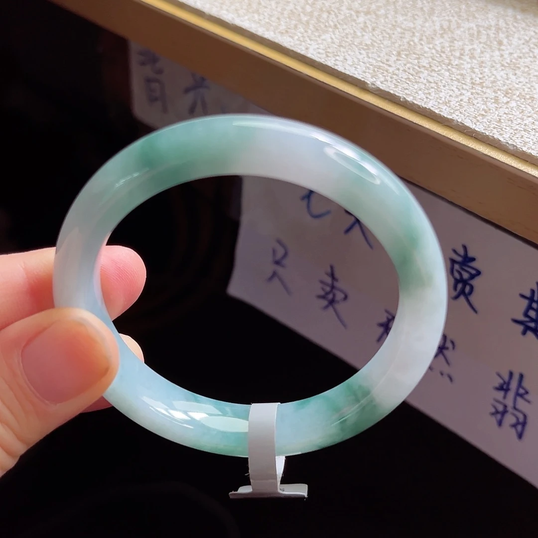 翡翠手镯未镶嵌手镯