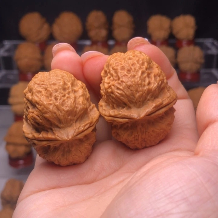 文玩核桃吊坠25卧龙元宝蟾