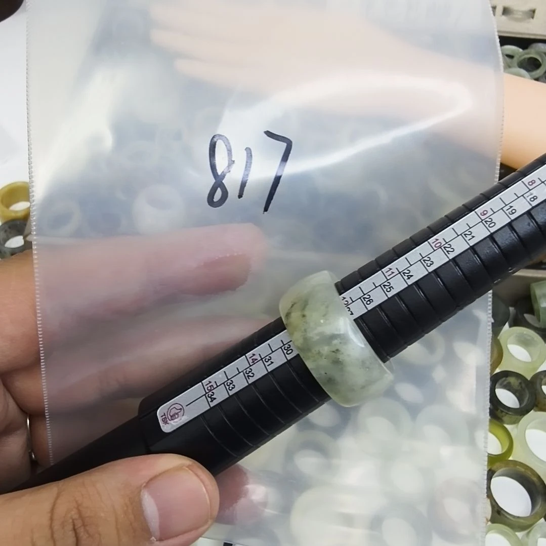 蛇纹石玉未镶嵌戒指