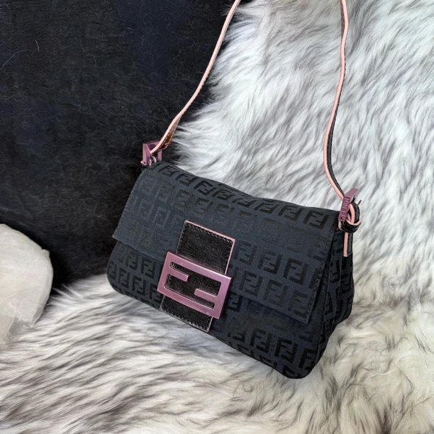 95新 FENDI/芬迪 黑粉老花小胖丁手提单肩包