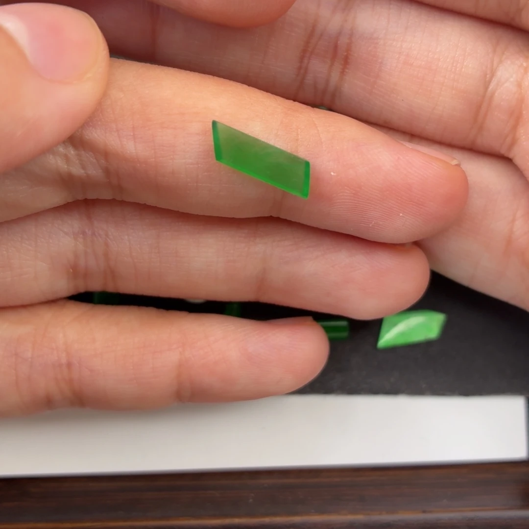 困***翡翠未镶嵌颈饰翡翠