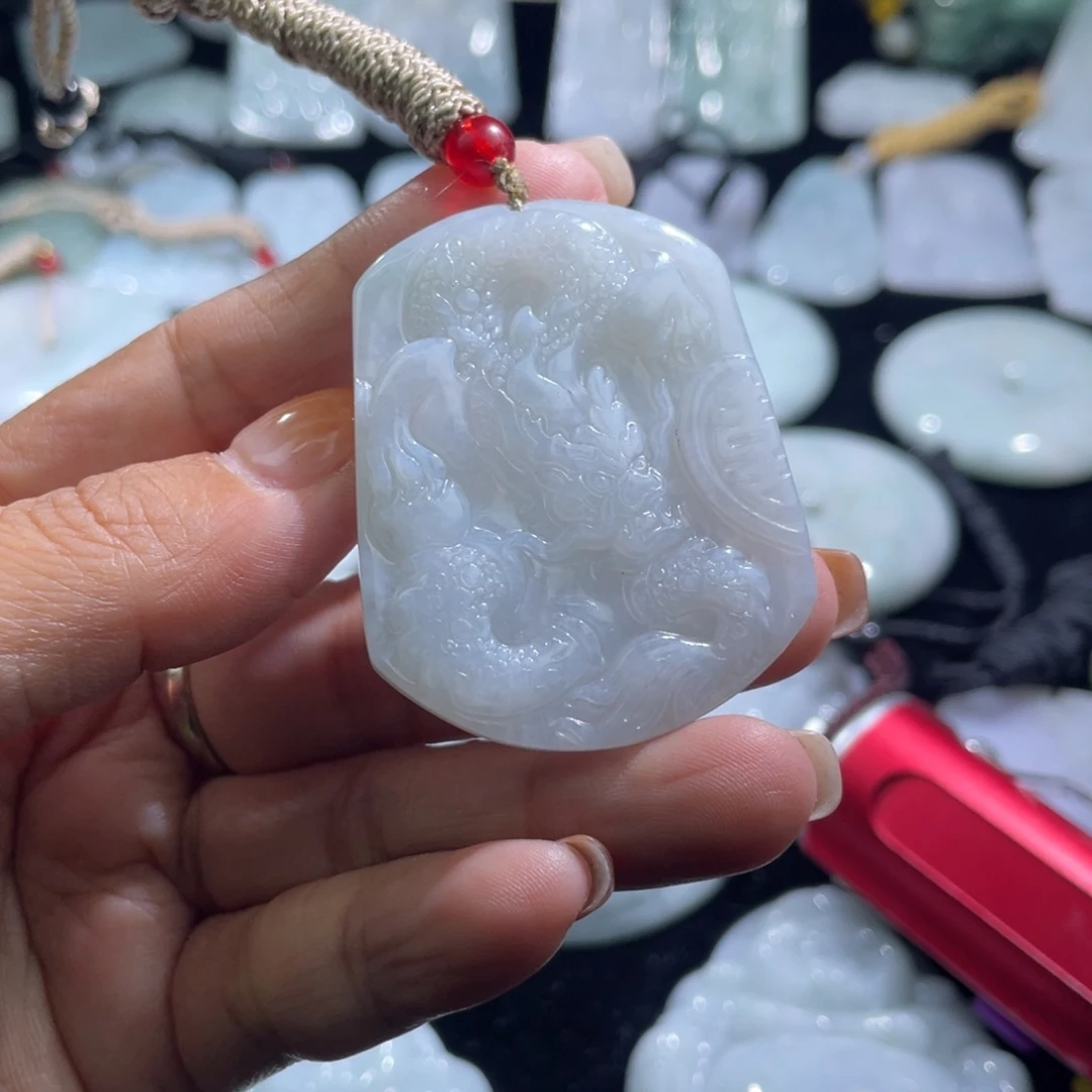 翡翠未镶嵌颈饰龙牌