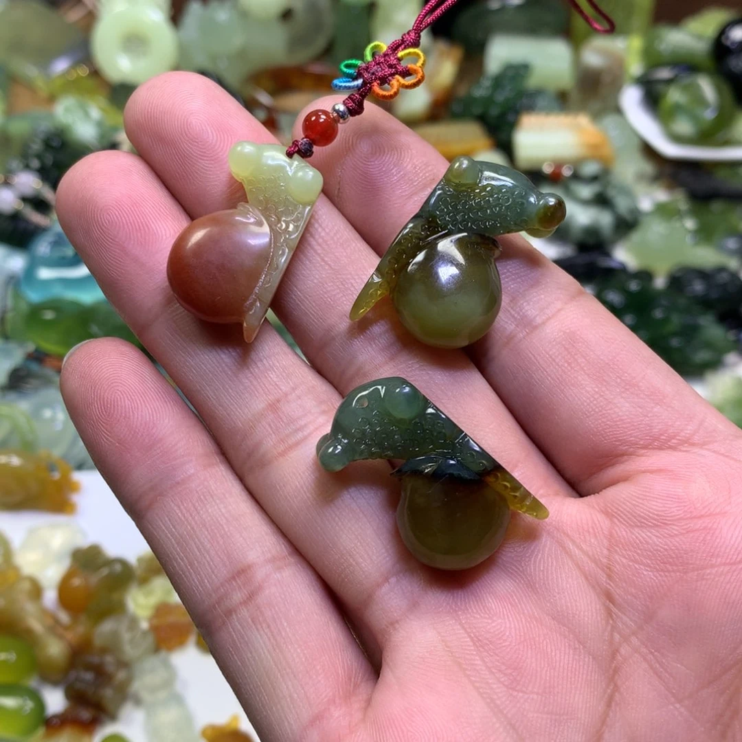 岫玉颈饰未镶嵌毛*蜗牛