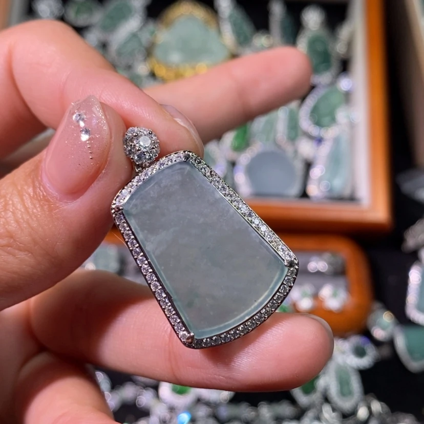 【闪购商品】翡翠颈饰未镶嵌天然