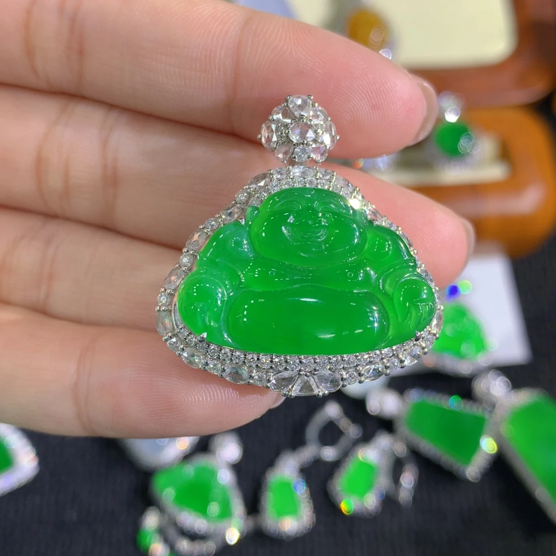 翡翠18K金镶嵌颈饰