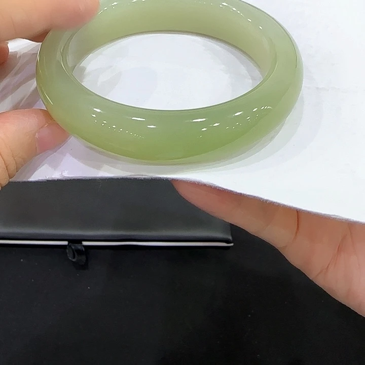 月***弯和田玉手镯未镶嵌