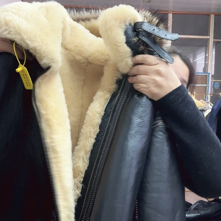 62码黑米色戴帽巴顿皮毛一体