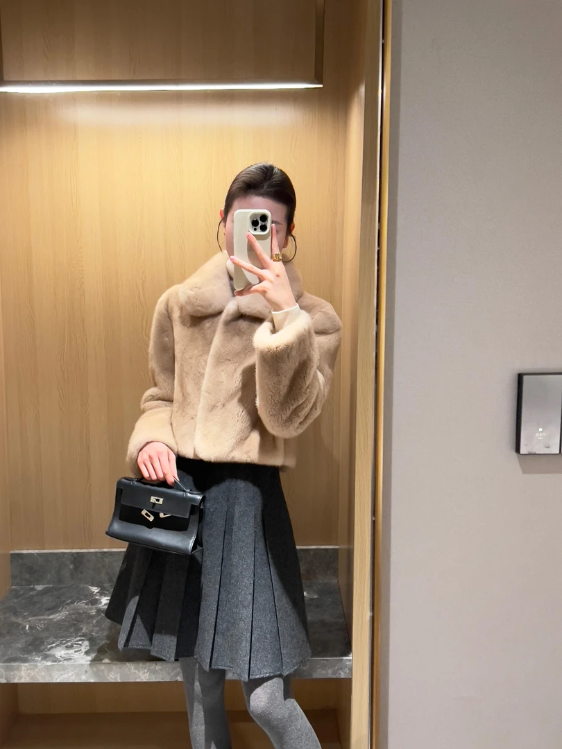 2026秋冬新款韩系高级一体仿毛毛短外套女通勤翻领毛毛外套半身裙