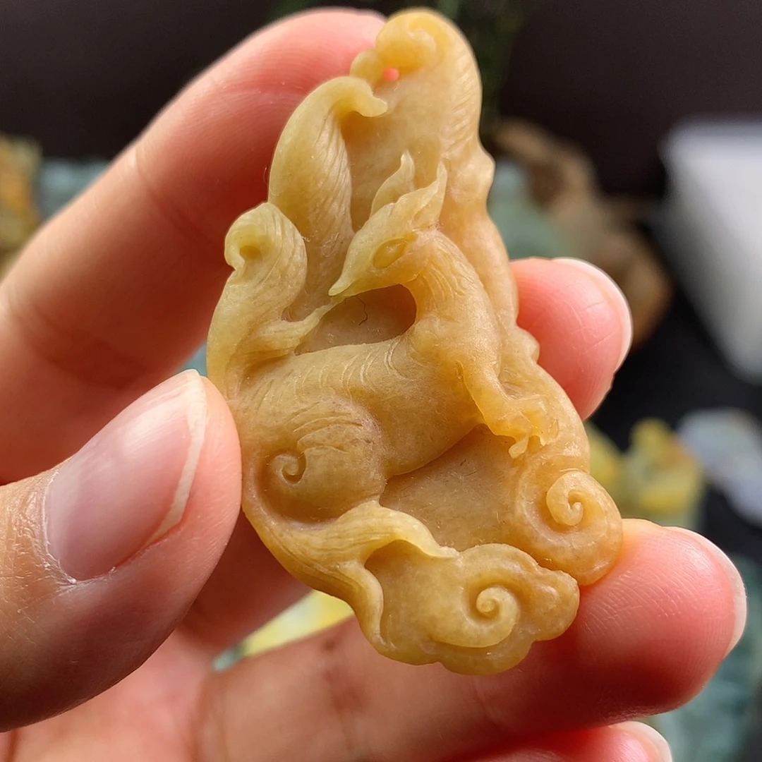 定制翡翠未镶嵌九尾狐