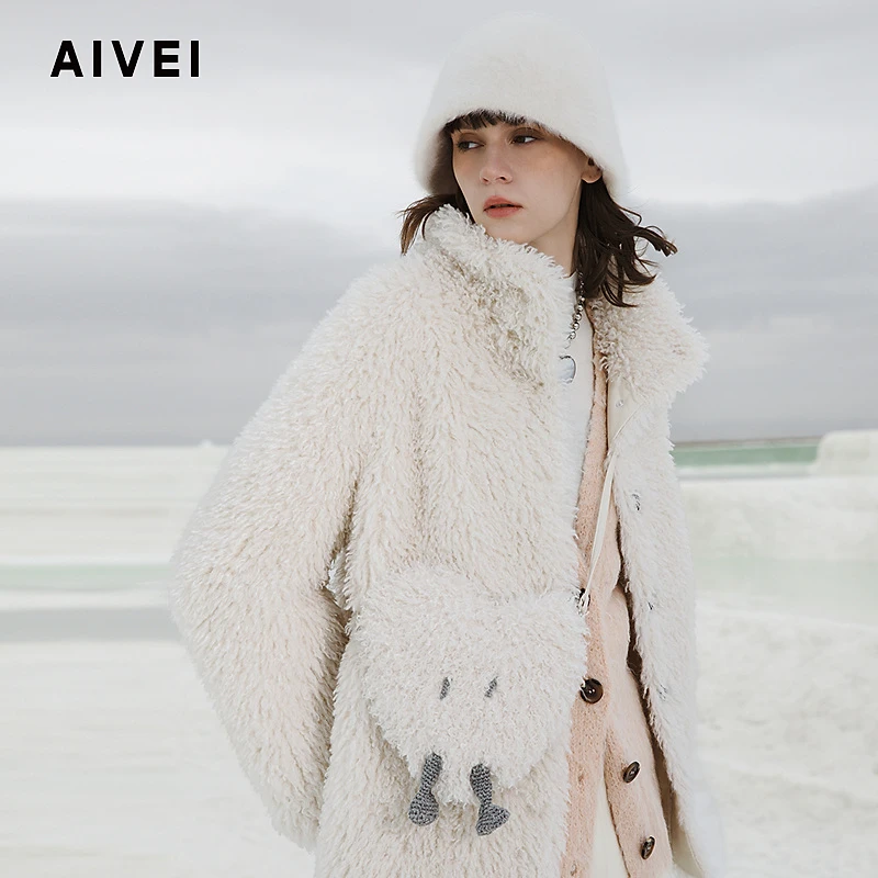 AIVEI冬减龄甜美软糯慵懒风颗粒绒外套R761602B