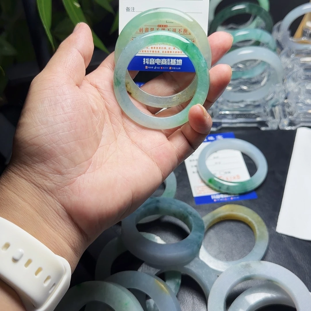 ****呀定制翡翠未镶嵌翡翠手镯