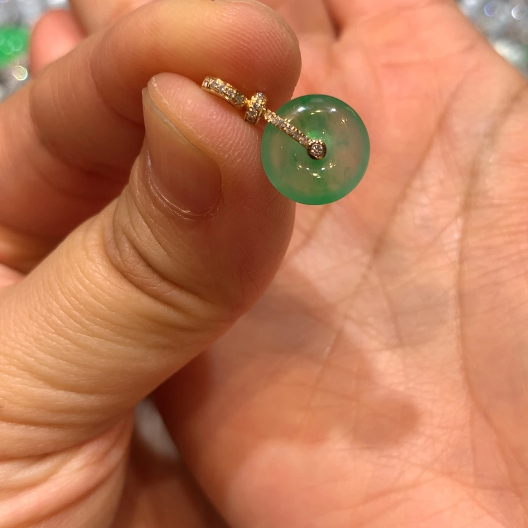 翡翠18K金镶嵌颈饰小吊坠