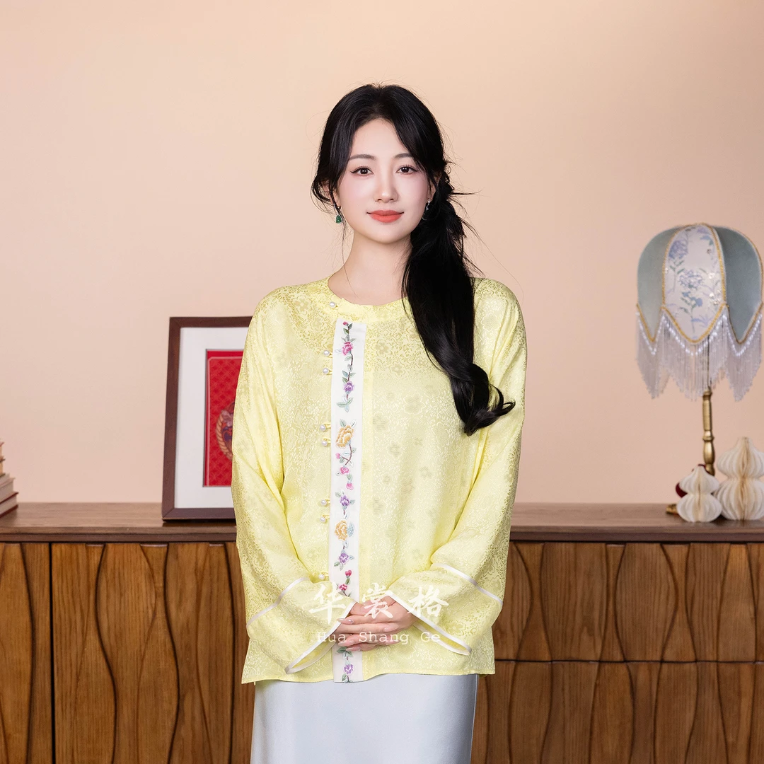 华裳格新中式鹅黄色小折枝花圆领偏襟手绣二经绞罗长袖上衣HS1483