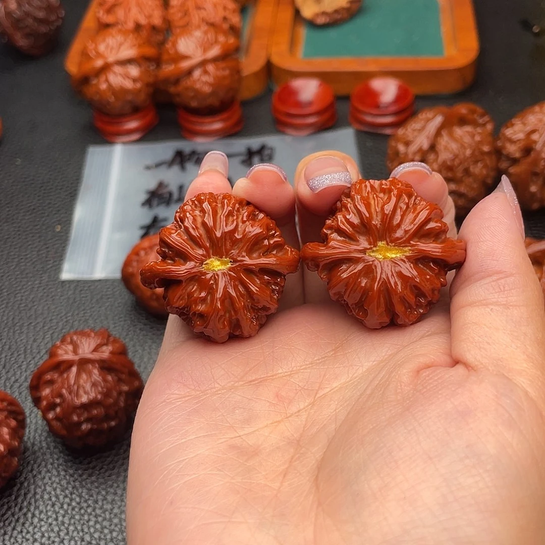 阿***食文玩核桃把件三角白