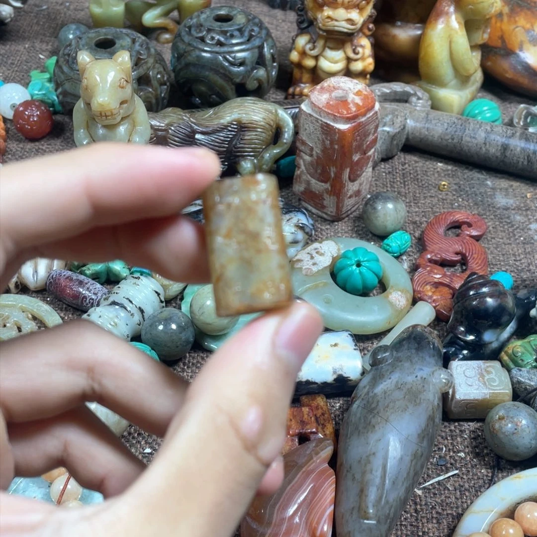 未镶嵌和田玉（糖玉）挂件过*