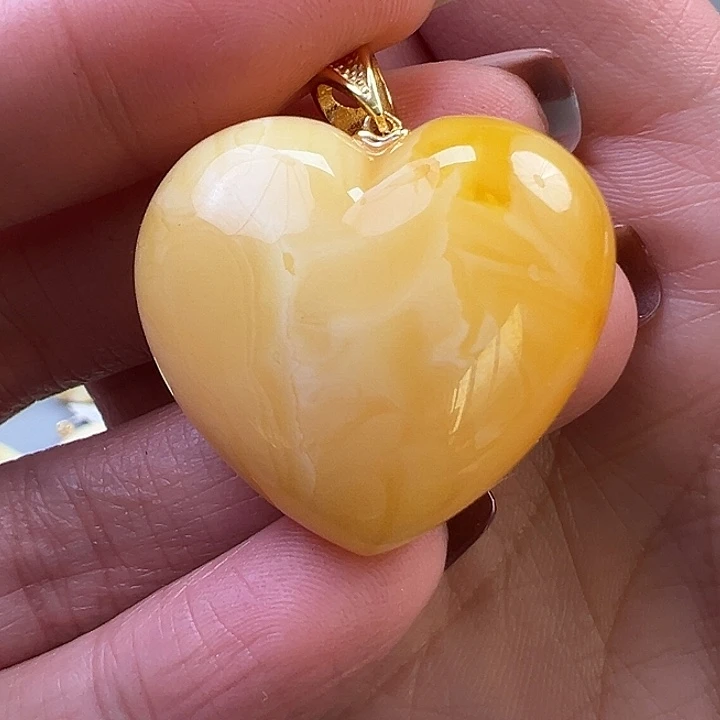 蜜蜡未镶嵌珠宝奇石