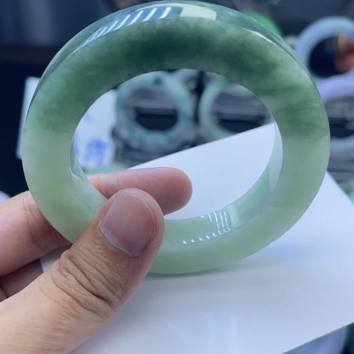 定制翡翠未镶嵌手镯