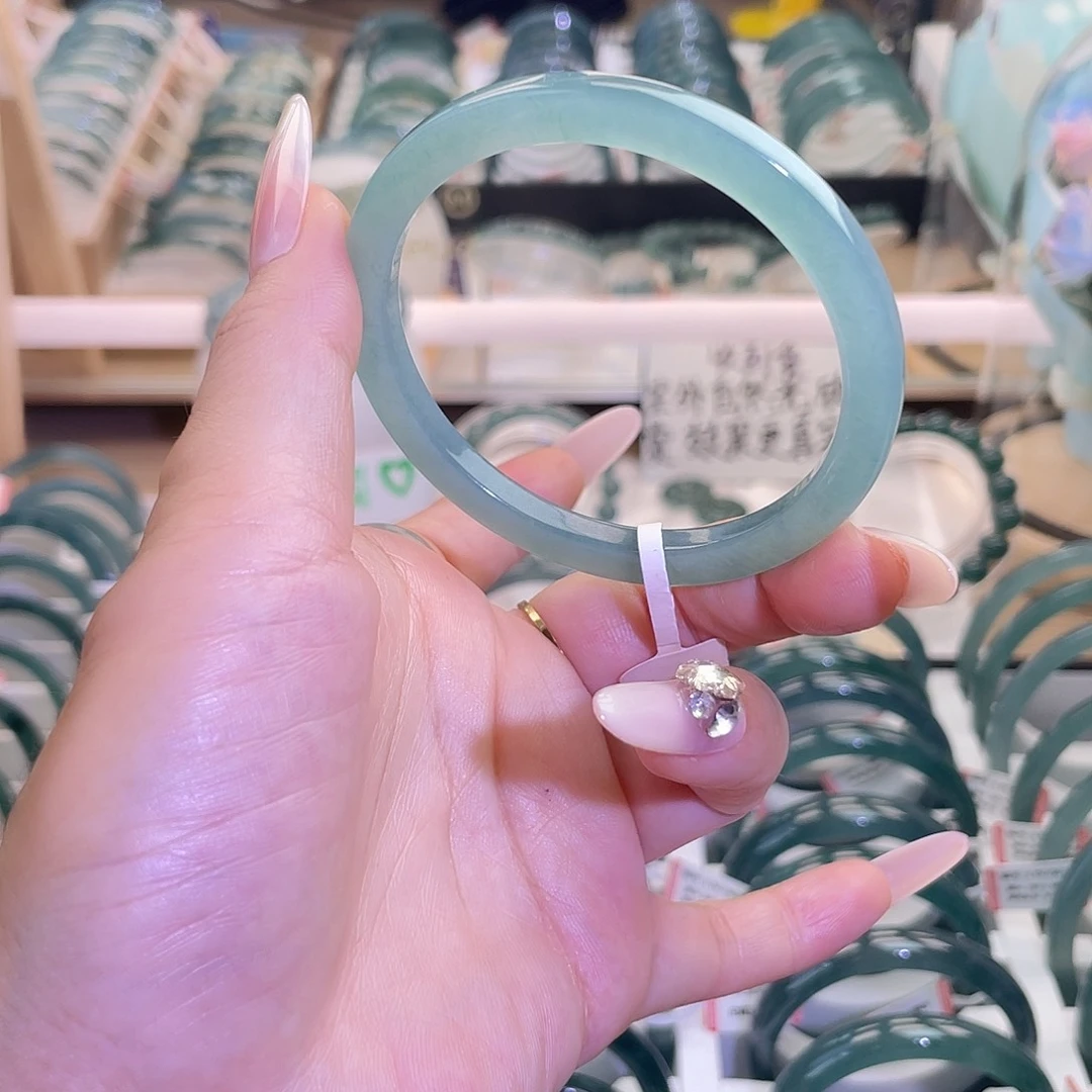 翡翠未镶嵌手镯55-56圈方鐲