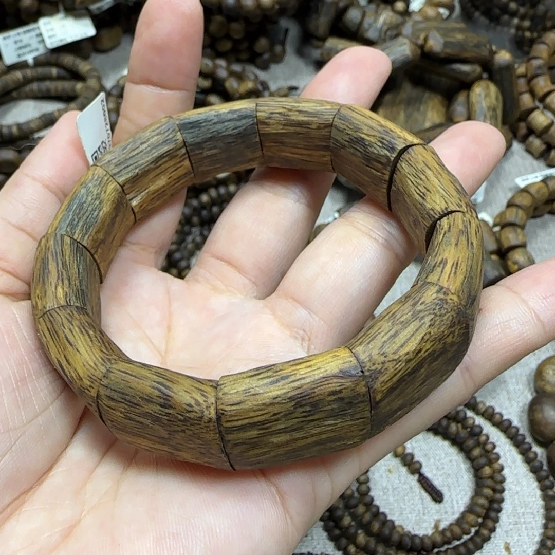 沉香手串乌身多样性发货一条卡16-19克