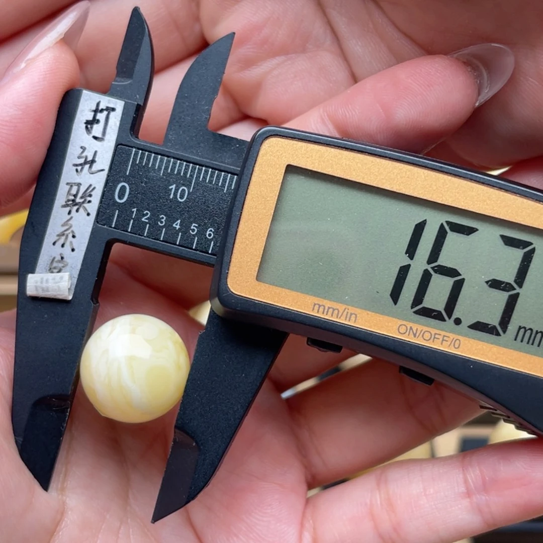 陶***～未镶嵌琥珀裸石蜜蜡圆珠笑