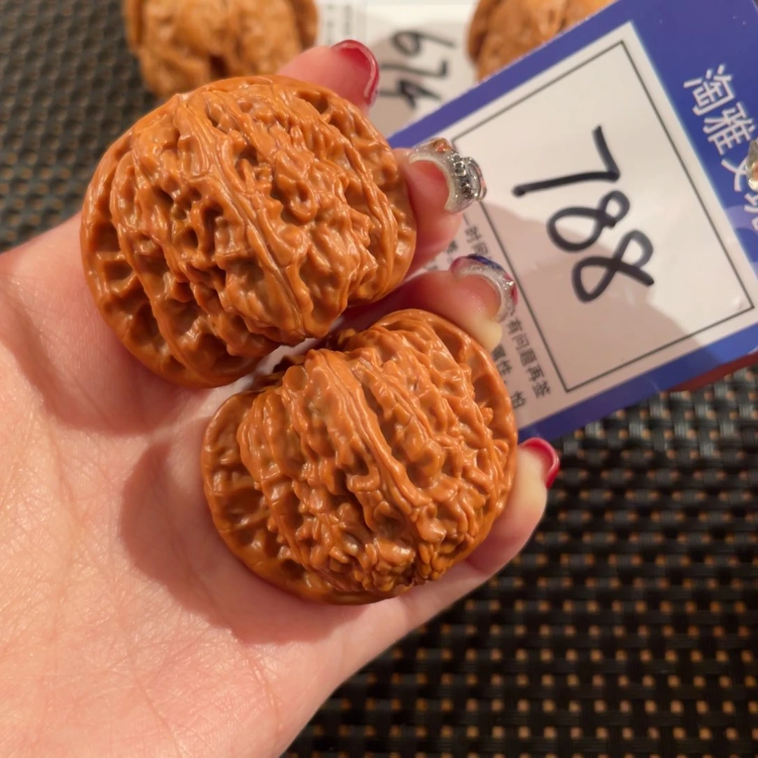 文玩核桃把件788号40尺白狮子