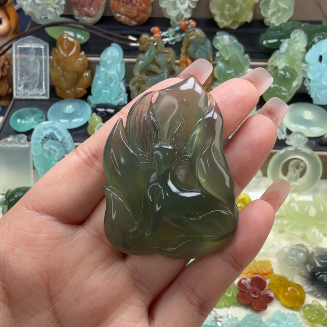 蛇纹石玉未镶嵌颈饰岫玉蓝水狐狸