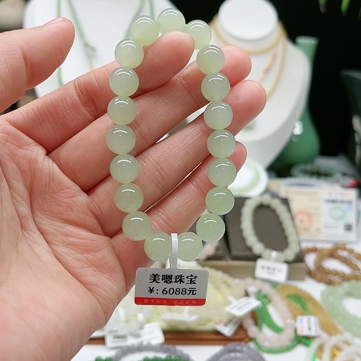 和田玉手链未镶嵌一***?