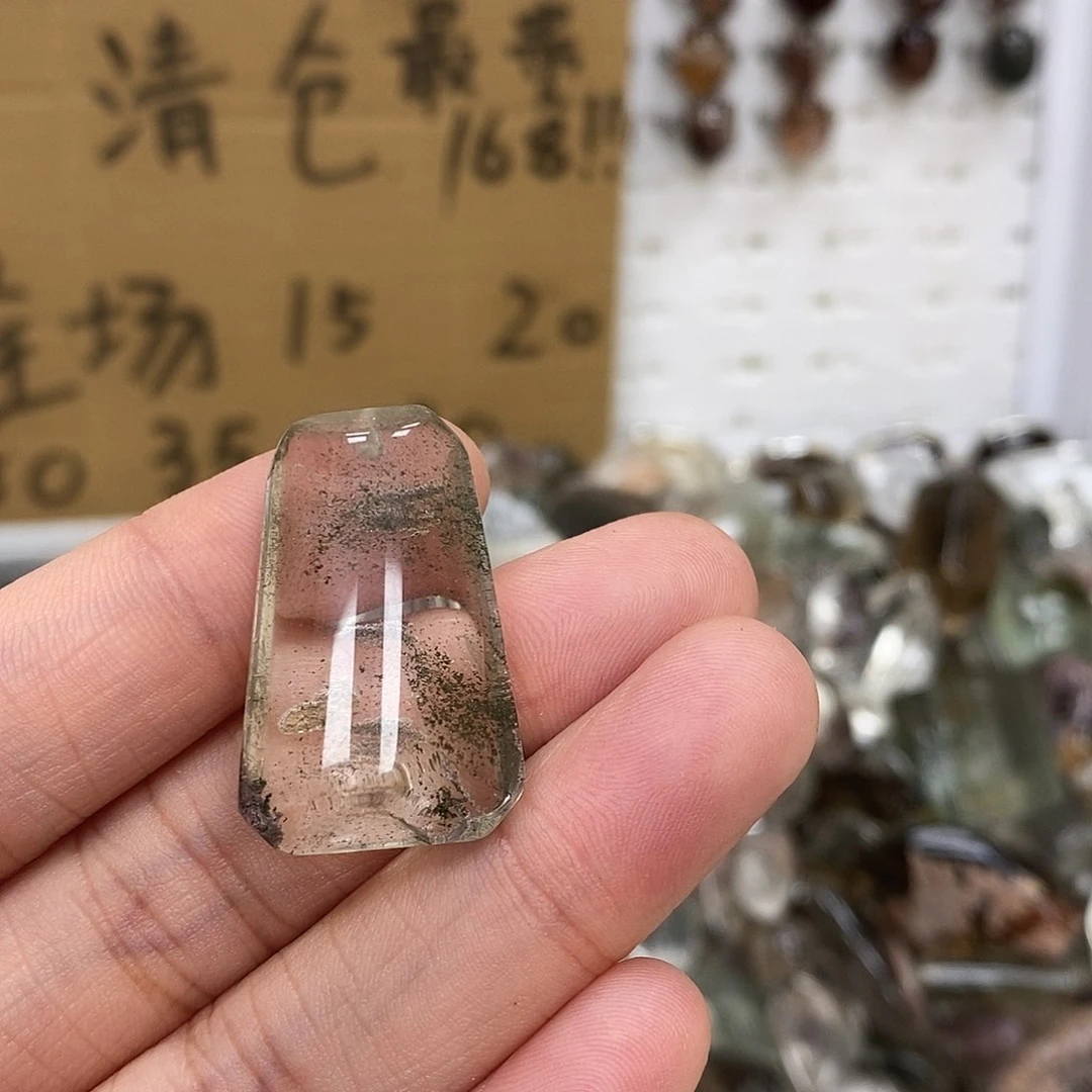 未镶嵌颈饰水晶三**乌水晶