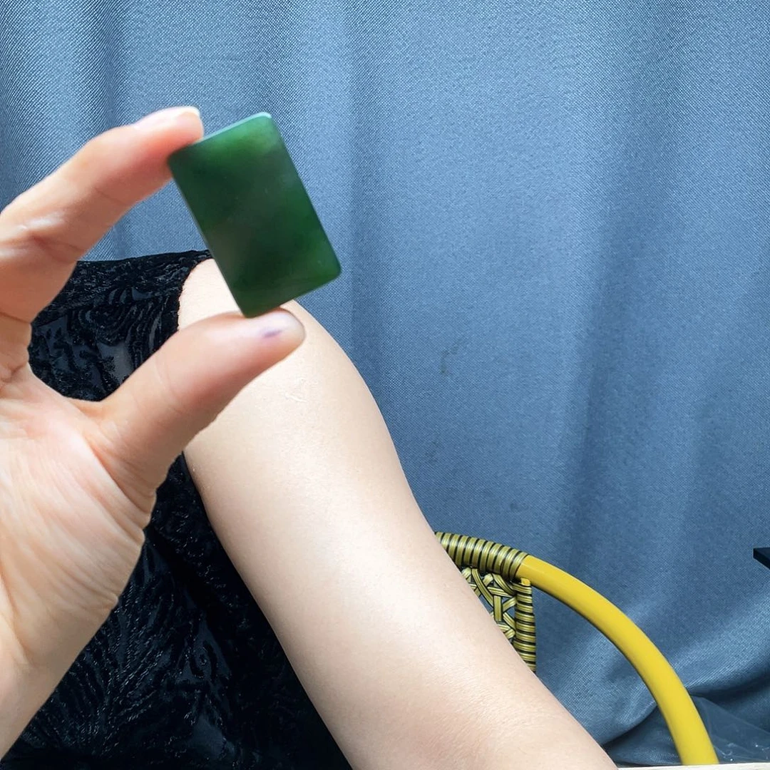 小***子和田玉未镶嵌颈饰