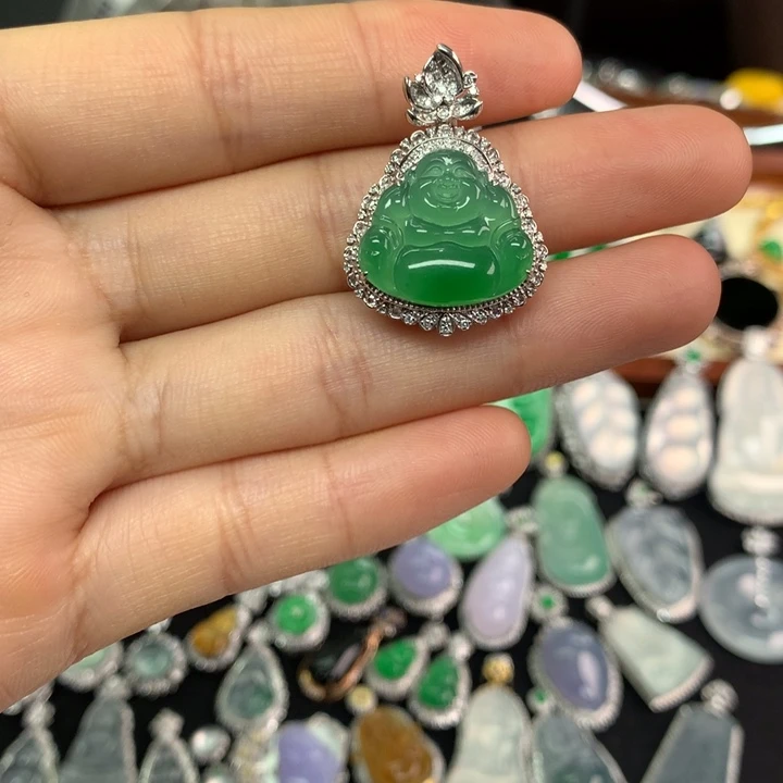 翡翠18K金镶嵌颈饰翡翠