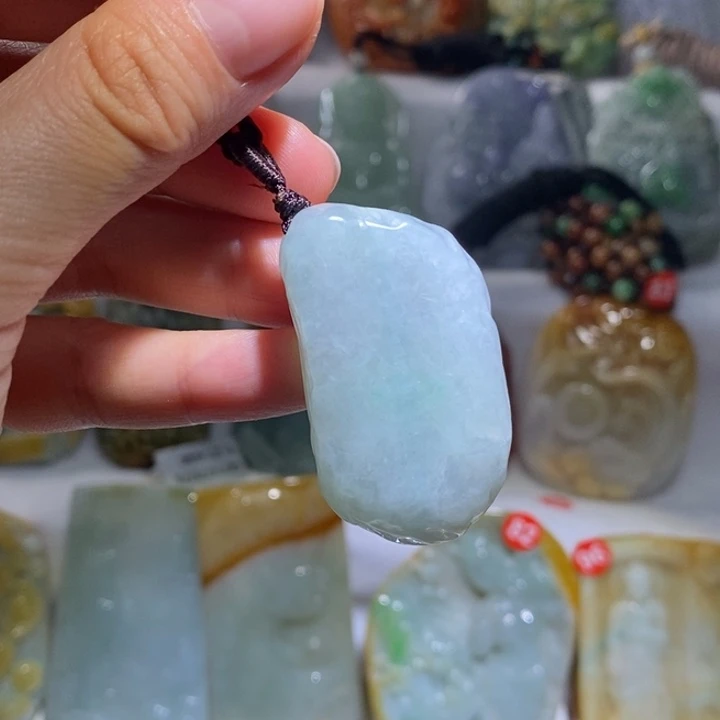 翡翠未镶嵌吊坠(赠链)