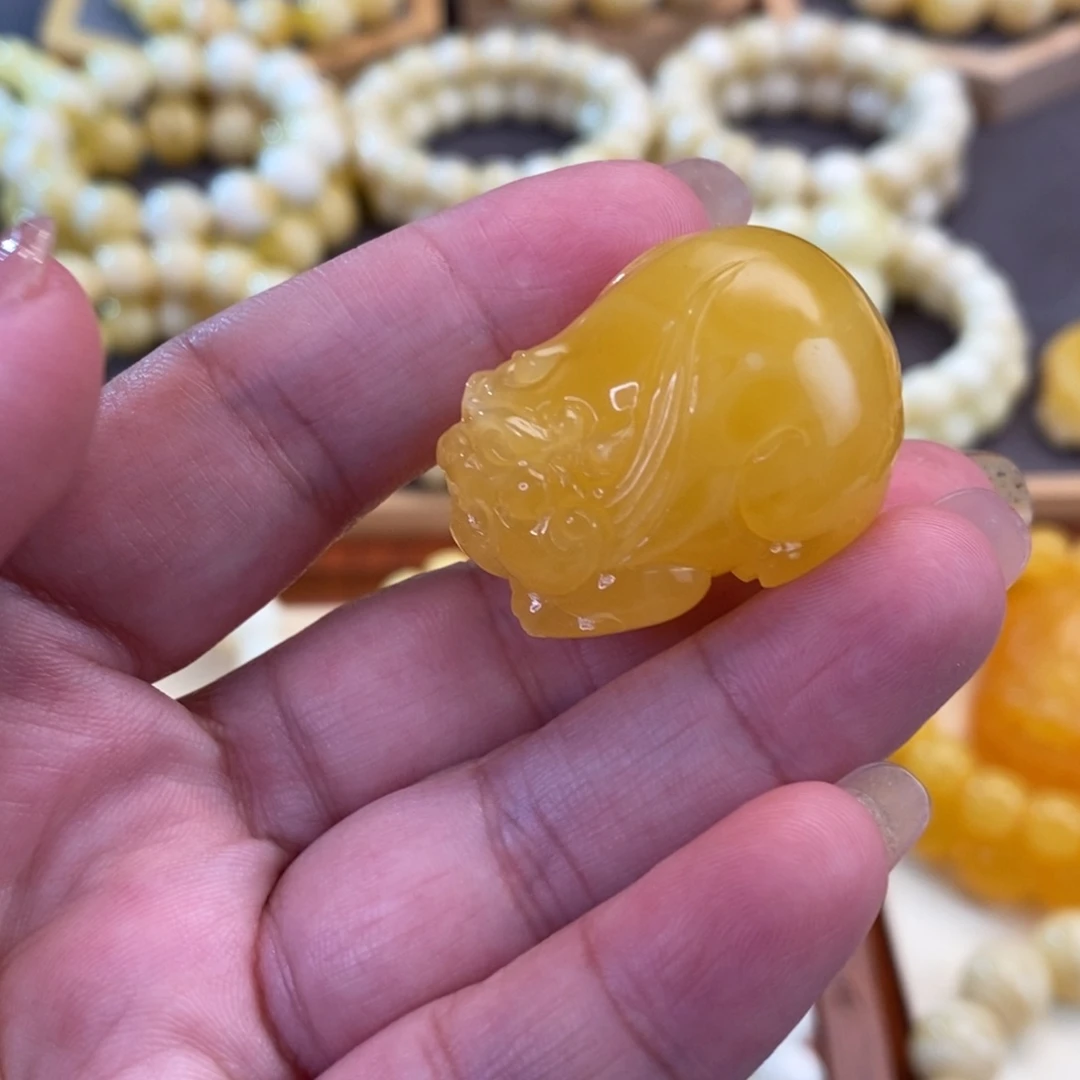 蜜蜡未镶嵌裸石貔貅