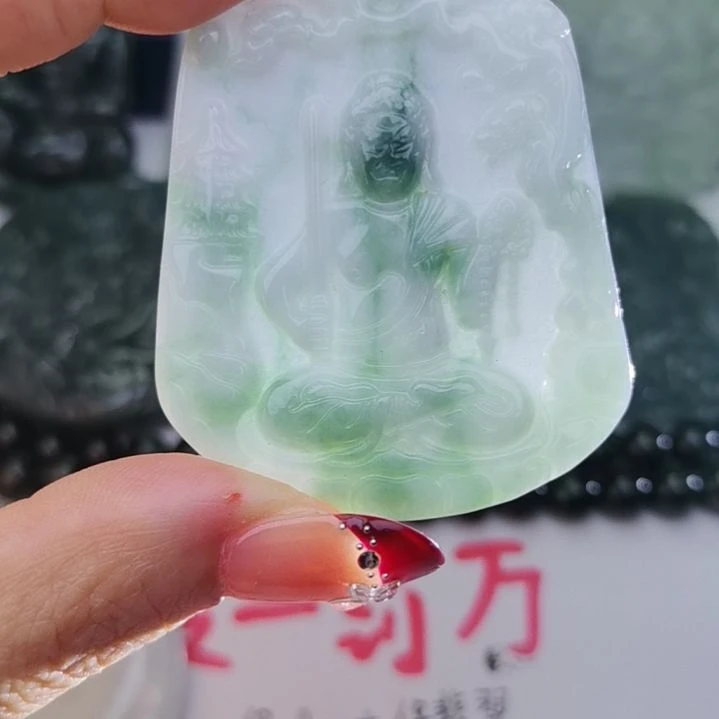 翡翠颈饰未镶嵌天然的A货翡翠