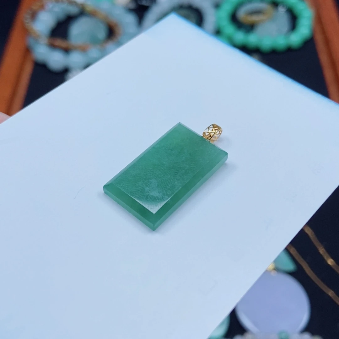 翡翠未镶嵌颈饰无氏牌