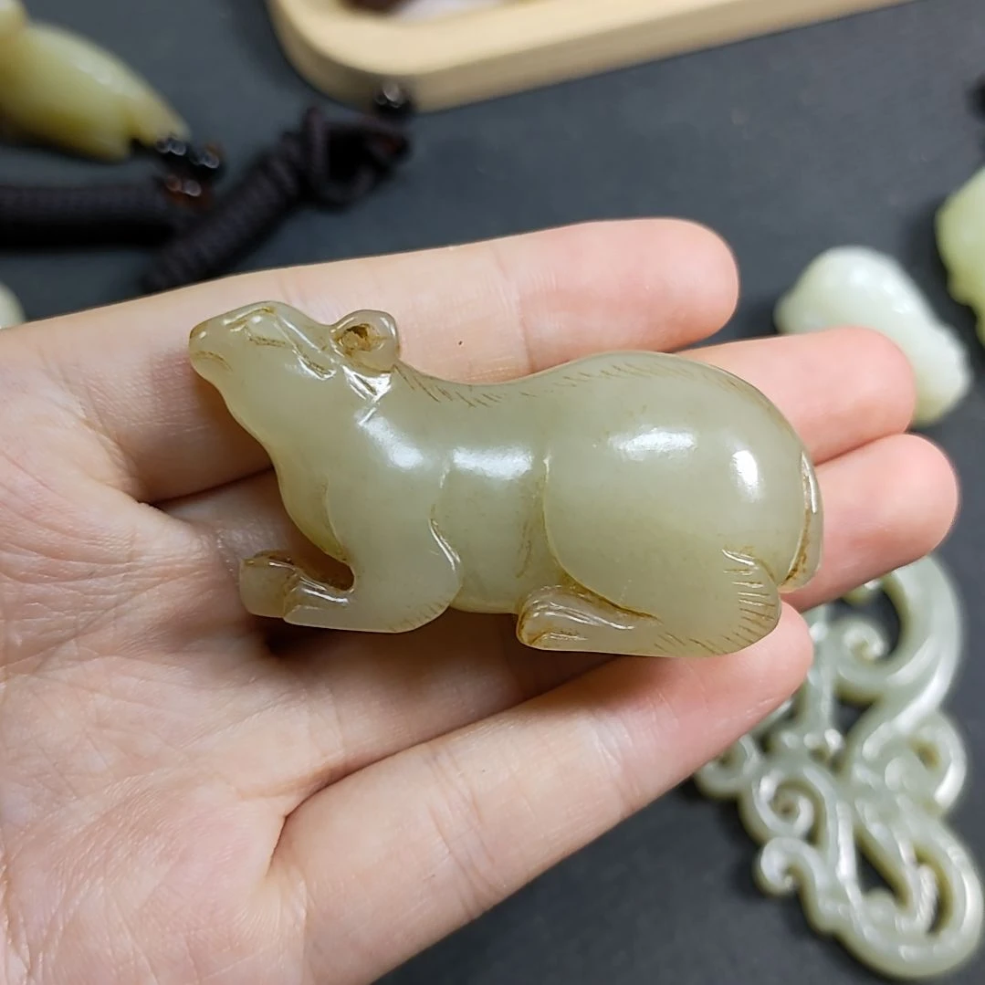 用***6和田玉未镶嵌颈饰