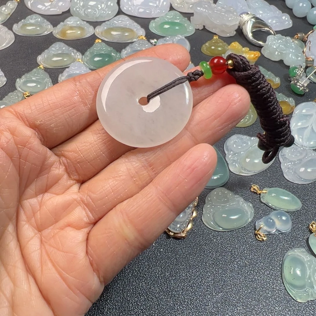 翡翠未镶嵌颈饰平安扣