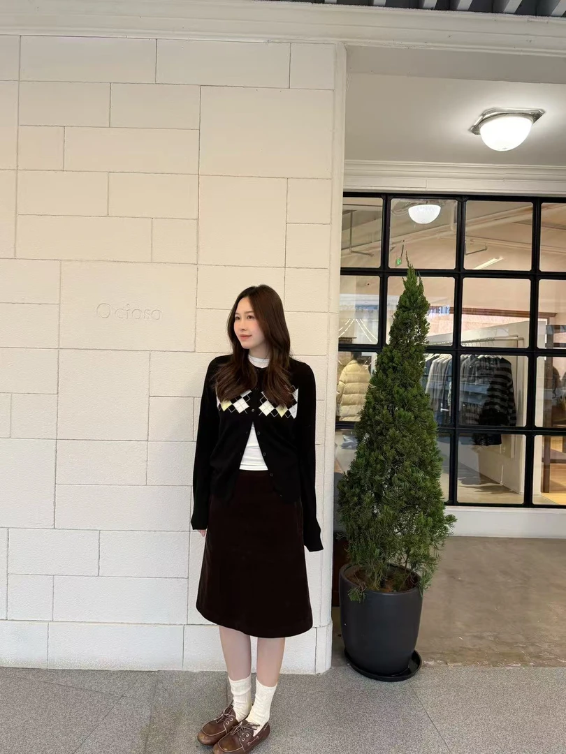 春秋新款潮牌女装复古学院风撞色菱格黑色针织开衫高腰半身裙套装