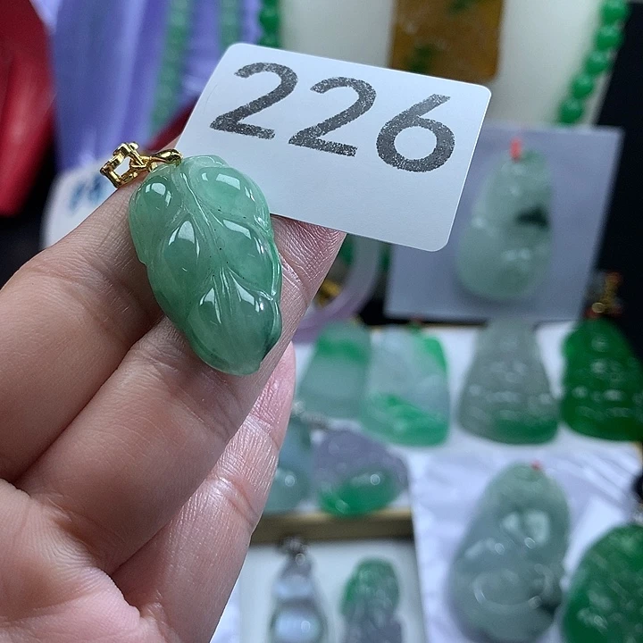 翡翠未镶嵌吊坠(赠链)翡翠
