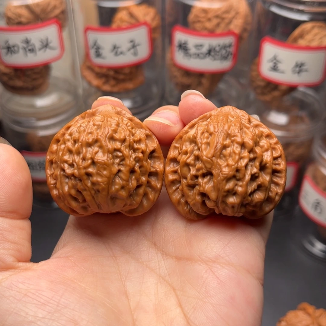 文玩核桃把件40全品桃心金牛